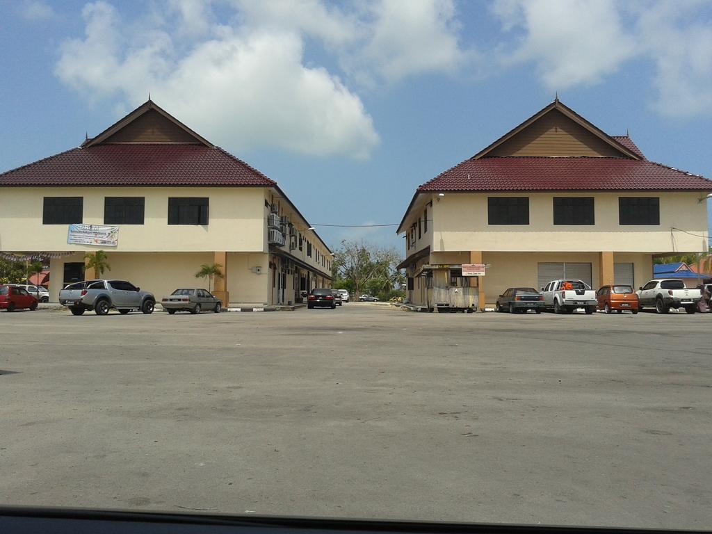 Iz Budget Kampung Kuala Besut ภายนอก รูปภาพ