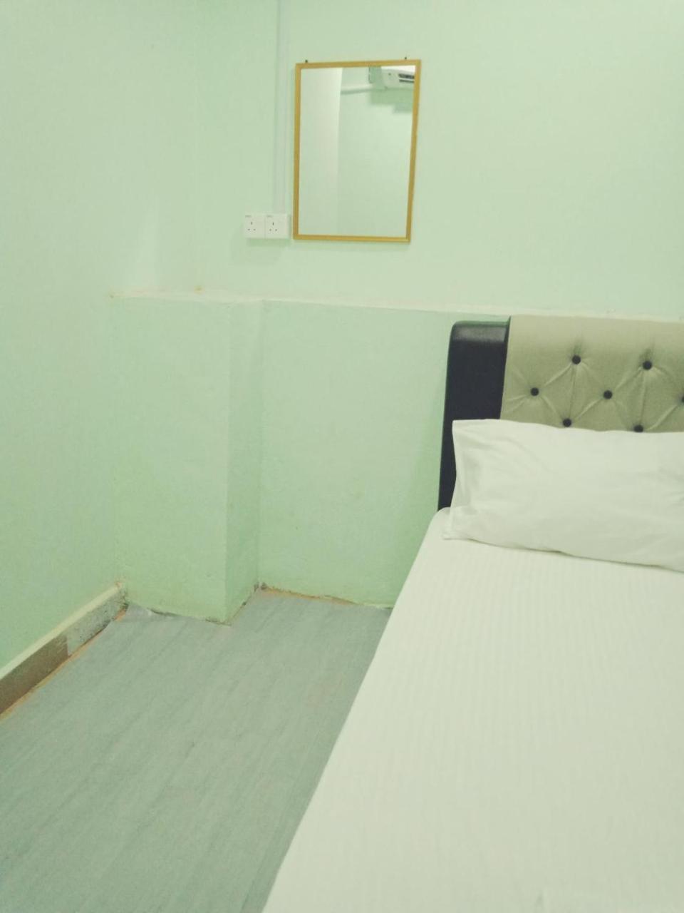 Iz Budget Kampung Kuala Besut ภายนอก รูปภาพ