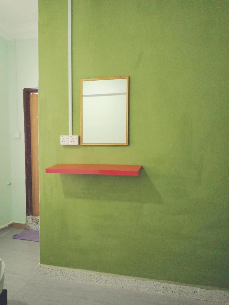 Iz Budget Kampung Kuala Besut ภายนอก รูปภาพ